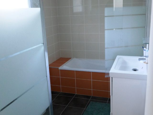 Salle de bains-douches étage maison Trélazé