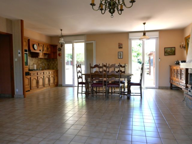 Maison St Melaine séjour-salon-cuisine E-BIS-IMMOBILIER