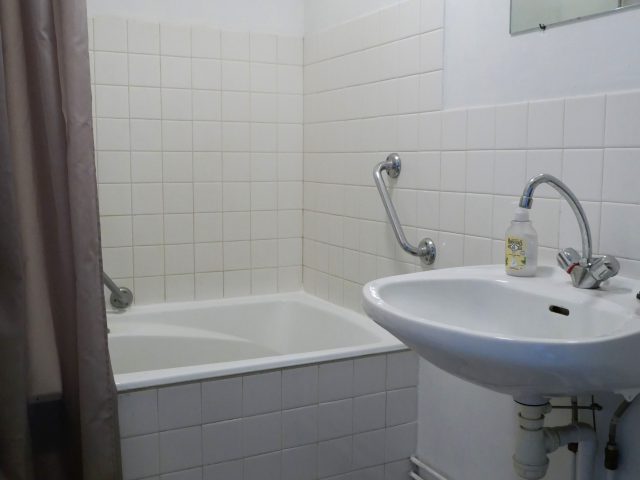 Angers T2 salle de bains 2 E-BIS-IMMOBILIER