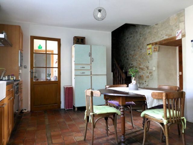 Maison La Roche Foulques cuisine E-BIS-IMMOBILIER