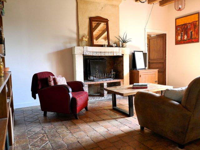 Maison La Roche Foulques salon cheminée E-BIS-IMMOBILIER