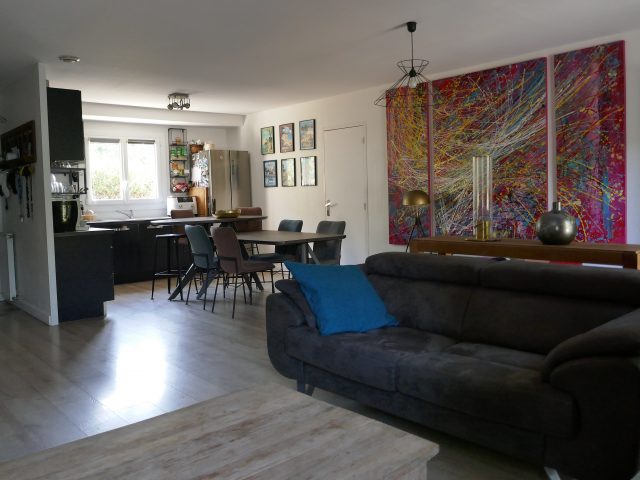 Maison Bouchemaine salon-séjour-cusine E-BIS-IMMOBILIER